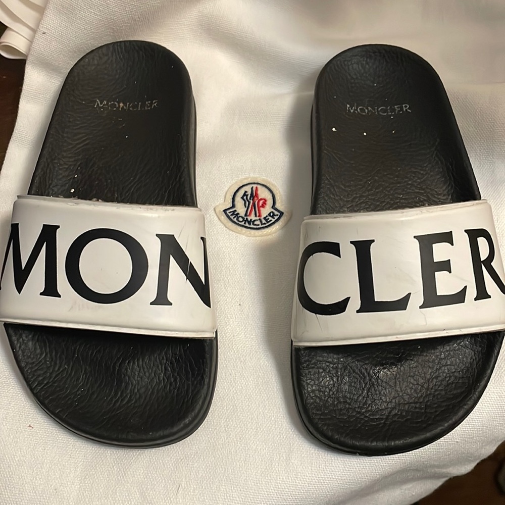 Kid Moncler Slides👀
